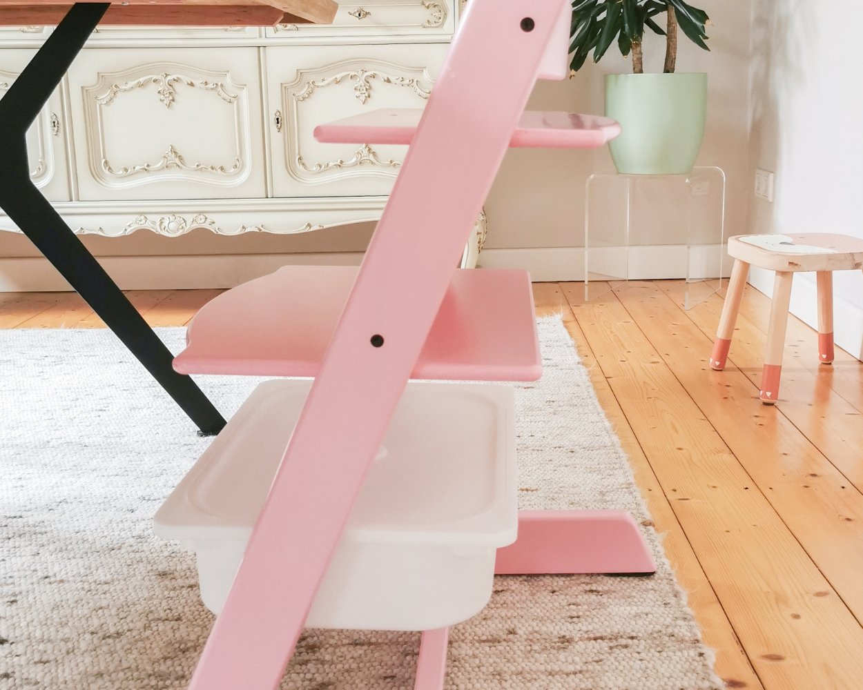 Stokke Hochstuhl mit IKEA TROFAST Box