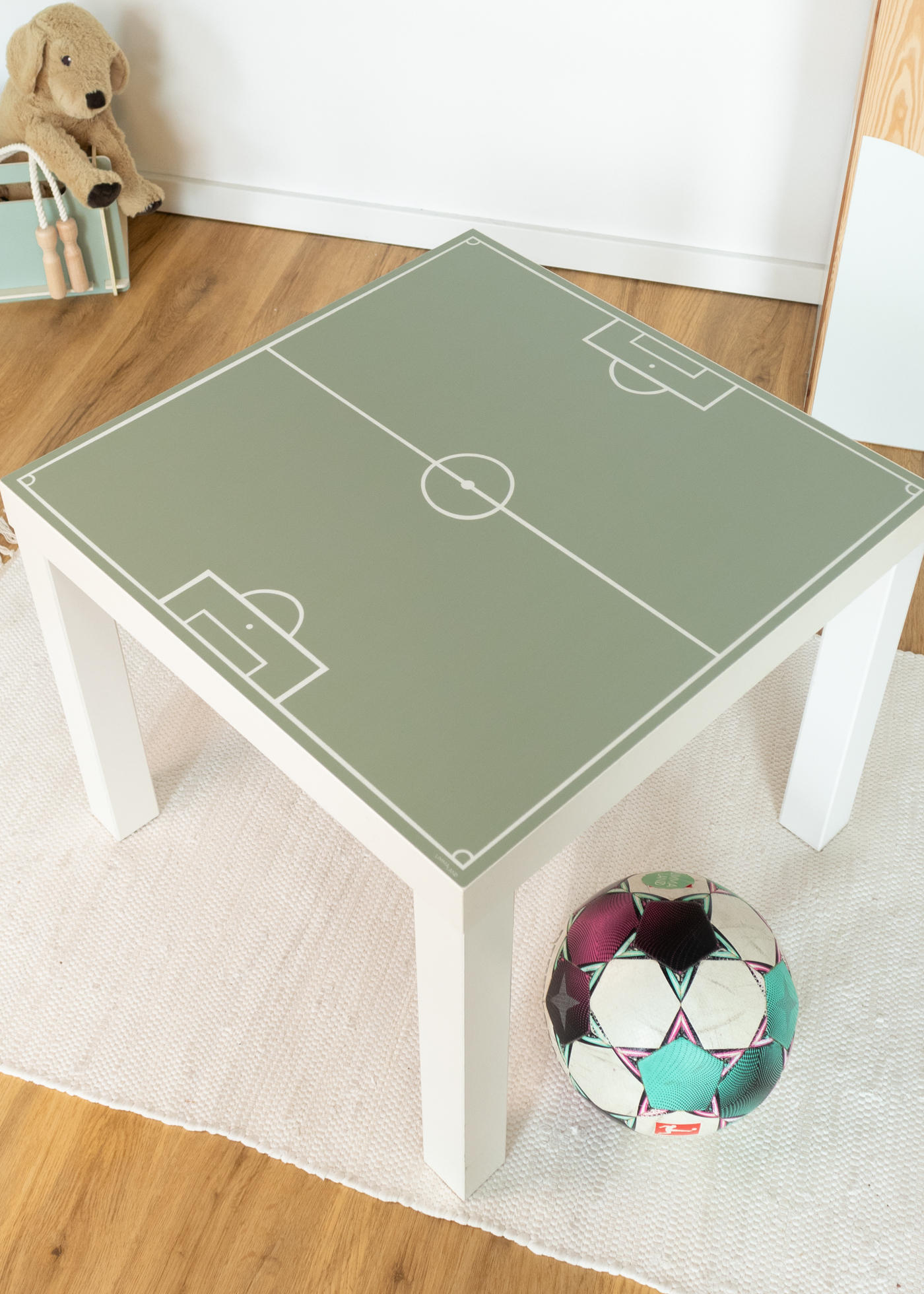 IKEA LACK Klebefolie als Fußball Deko für dein Fußball Kinderzimmer als Fußballzimmer Deko mit Fußballmotiven passend für die Fußball EM