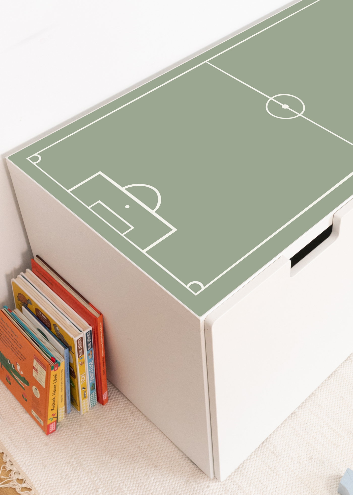 Ikea Smastad Klebefolie als Fußball Deko für dein Fußball Kinderzimmer als Fußballzimmer Deko mit Fußballmotiven passend für die Fußball EM